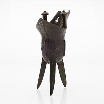 A jue bronze vessel, late Qing dynasty.