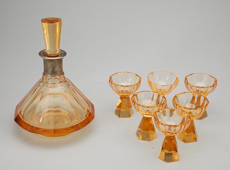 FLASKA samt GLAS, 1 + 6 glas och silver, art deco, Lettland, 1900-talets första hälft.