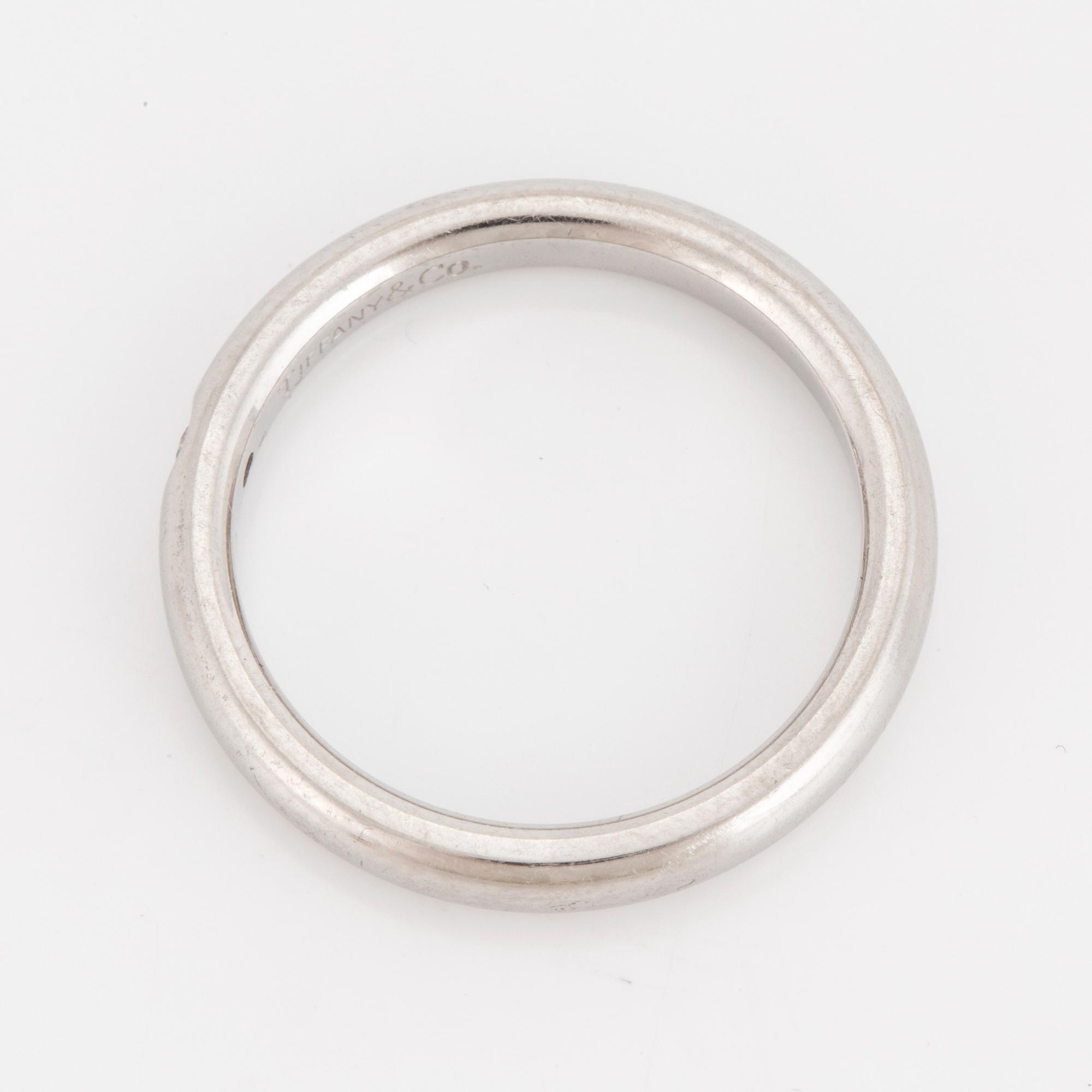 RING, Tiffany wedding band in platinum with one diamond 0.02 cts.