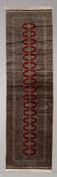 MATTA, orient, ca 333 x 97 cm.