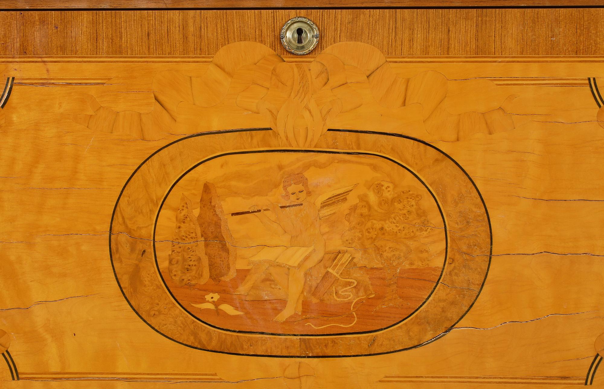 BYRÅ, gustaviansk stil, 1900-talets första hälft.