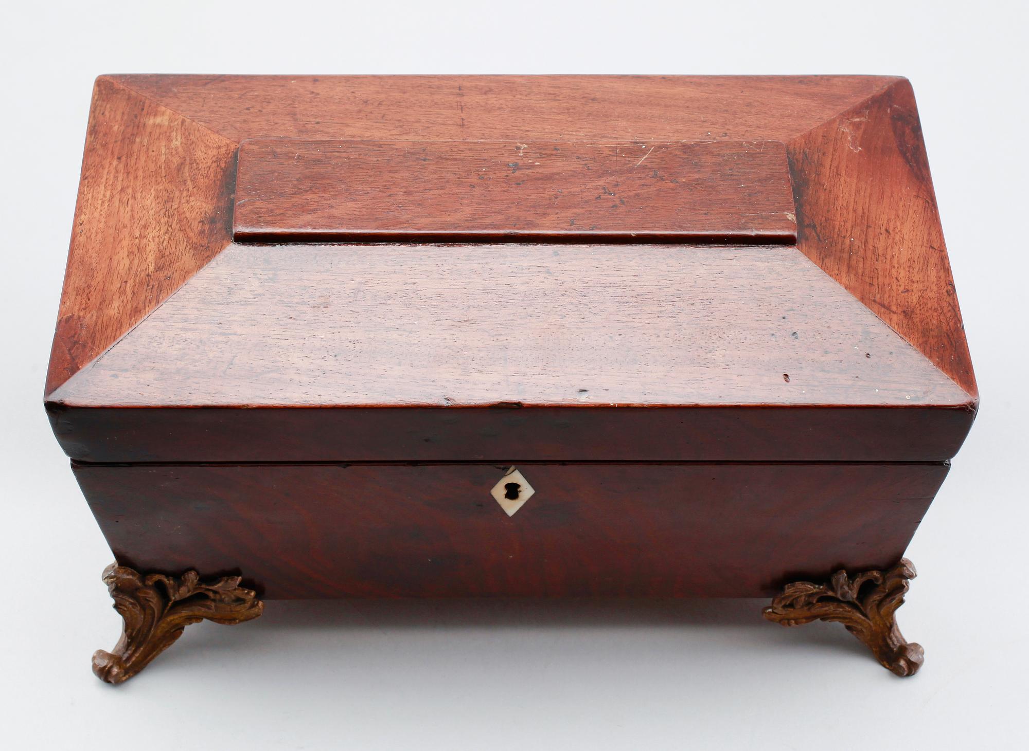 SKRIN, mahogny, England, 1800-talets andra hälft.