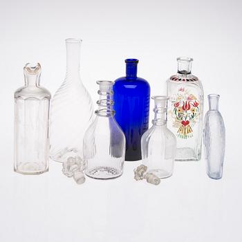 FLASKOR och KARAFFER, totalt 7 st, glas, 1800- och 1900-tal.