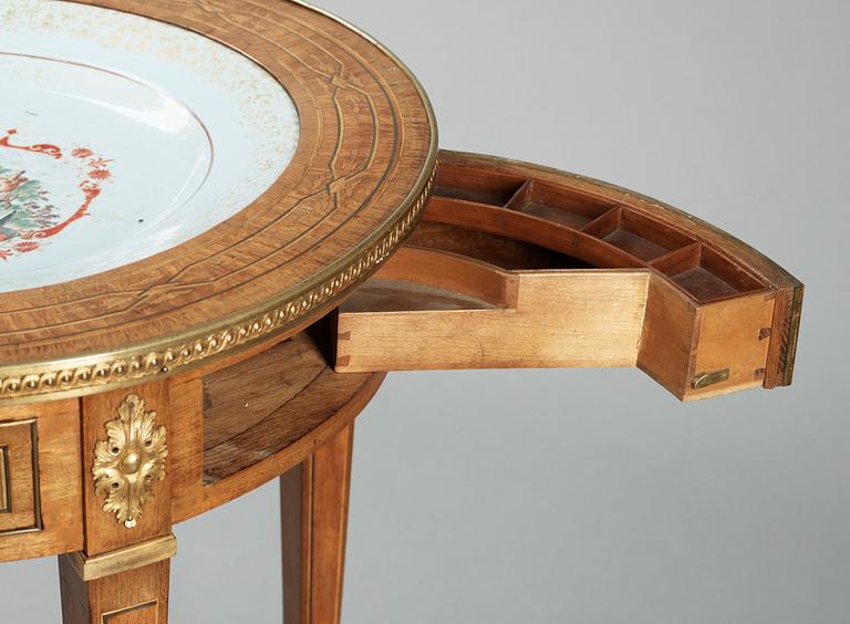 A Gustavian tea table with a porcelain dish by Georg Haupt.