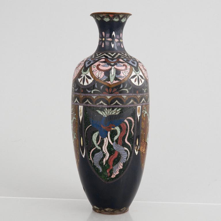 A Japanese cloisonné vase and a porcelain 'a thousand faces' satsuma dish, Meiji (1868-1912) and 20th century.
