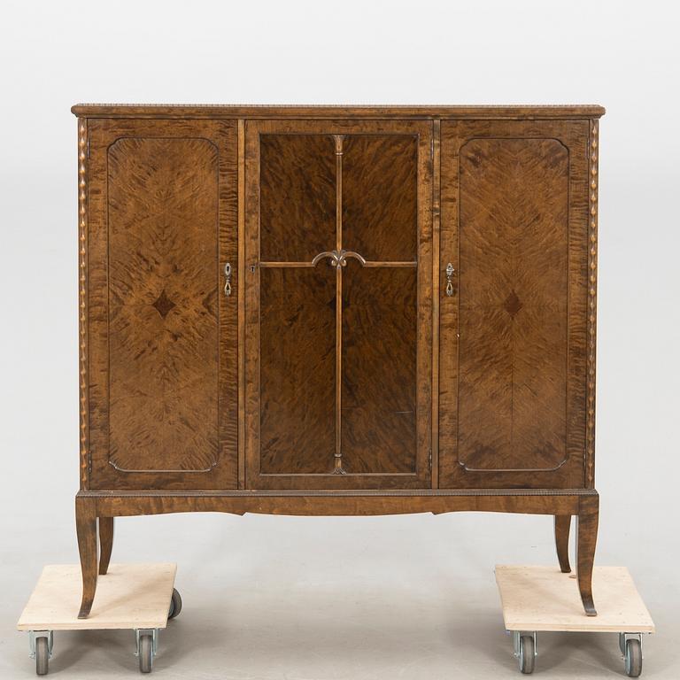 Cabinet 1920s.