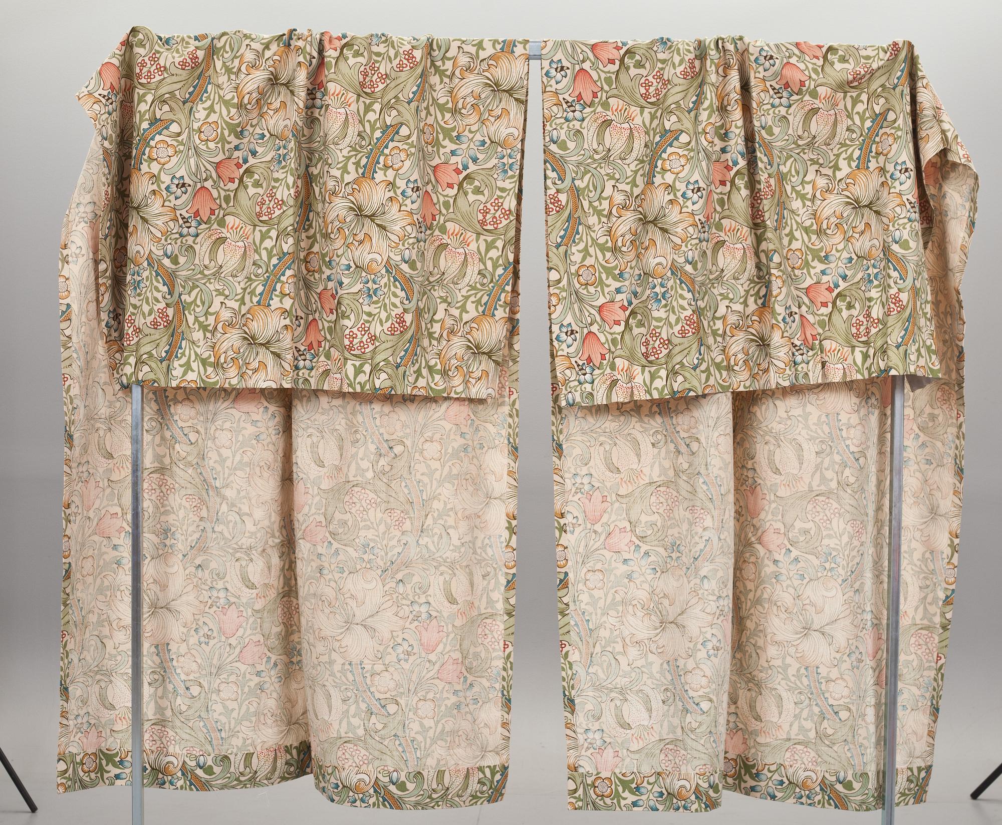 GARDINLÄNGDER, ett par. "Golden Lily", William Morris.