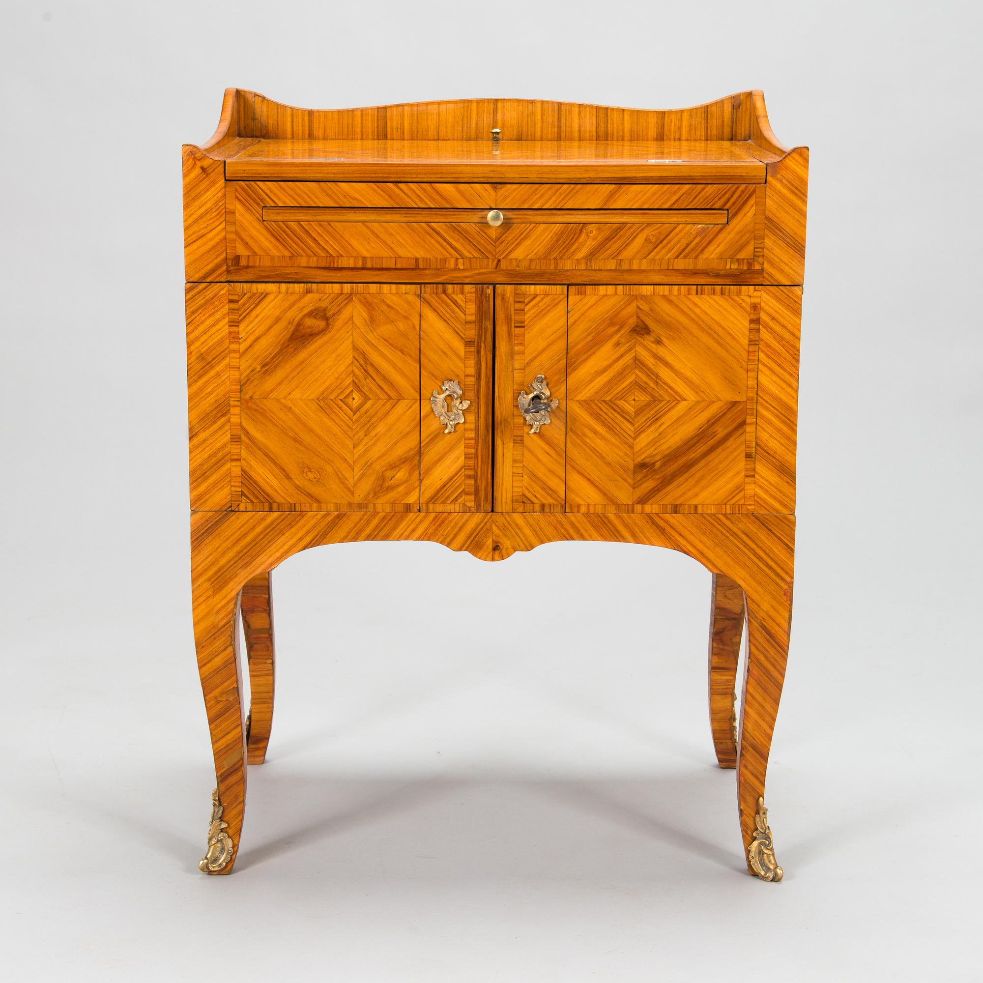 Instrumentskåp / notskåp, 1700-talets slut.