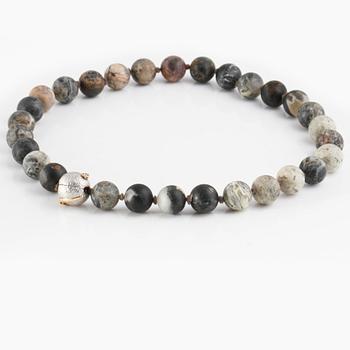COLLIER, kulor i skiktsten, lås med 2 briljantslipade diamanter 0.08 ct.