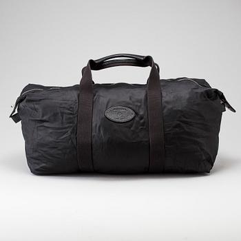 A foldable Mulberry weekend bag.