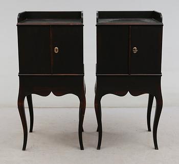 SÄNGBORD, 1 par, rokokostil, för Nationalmuseum, 1900-talets andra hälft.