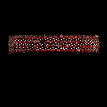 ARMBAND, granater, 1900-talets första hälft.