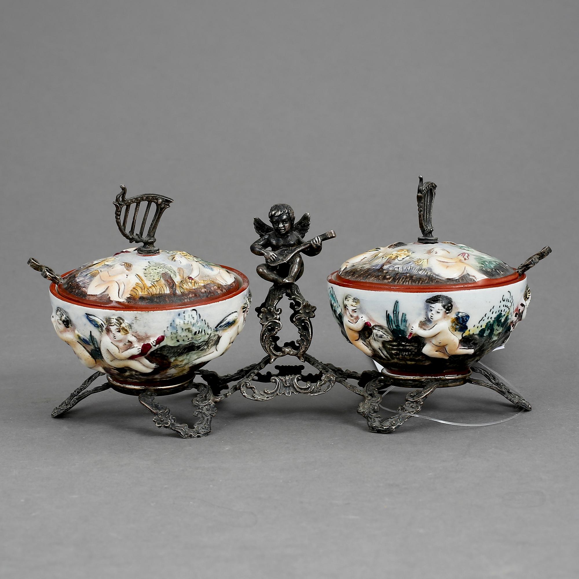 SALT- OCH PEPPARKAR, nyrokoko, silver och fajans, 1800-tal, Italien. Otydliga stämplar undertill.