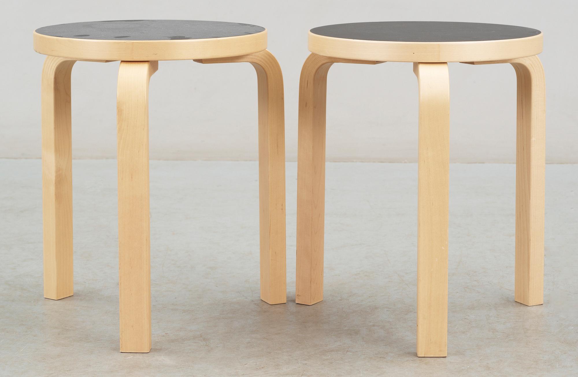 PALLAR, ett par, Modell E 60, Alvar Aalto, Artek, formgiven 1932-33.