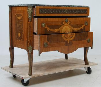 BYRÅ, gustaviansk stil, 1900-tal.