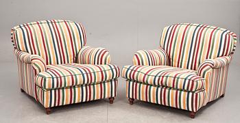 FÅTÖLJER MED FOTPALL, ett par, Howardstil, 1900-talets slut.