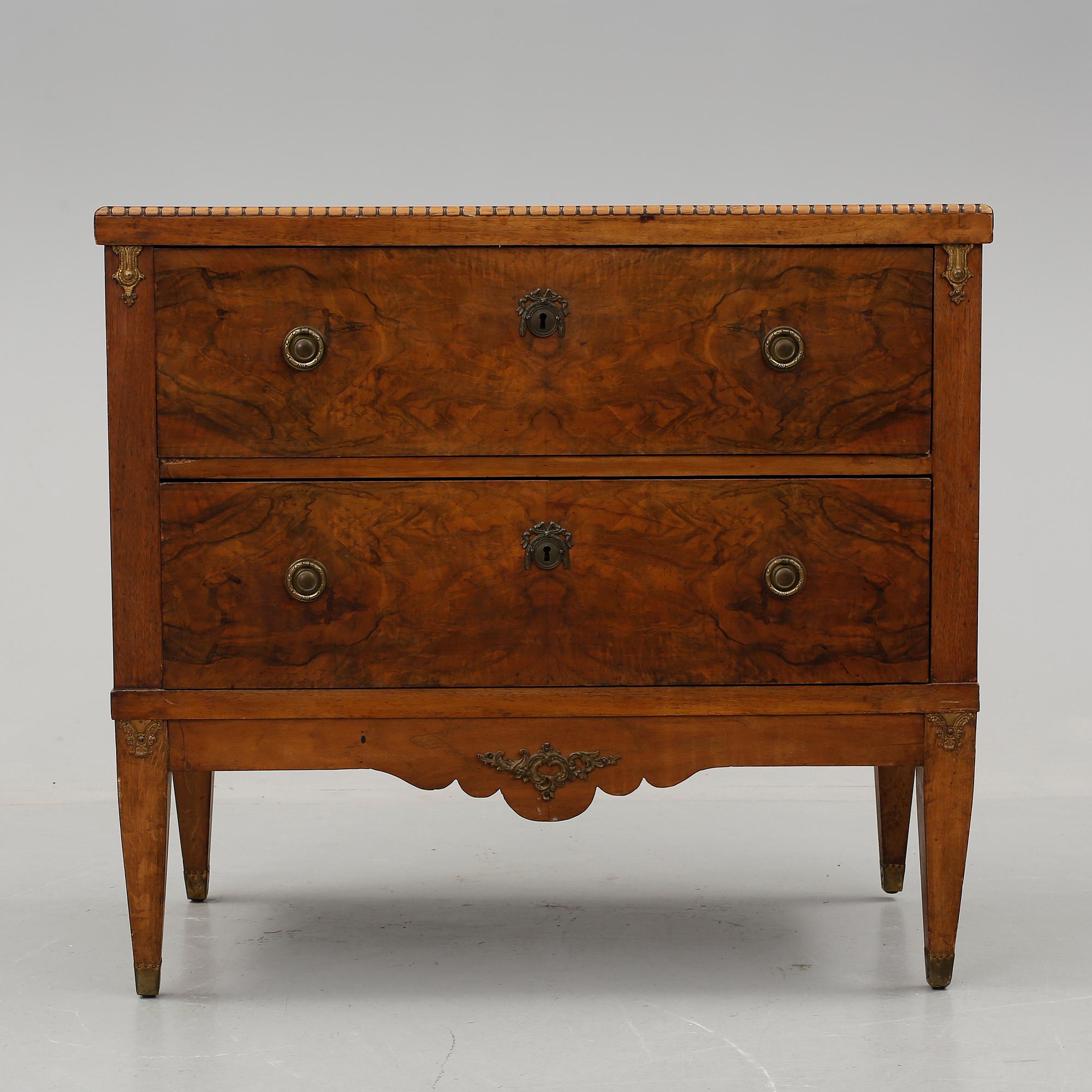 BYRÅ, gustaviansk stil, sent 1800-tal.