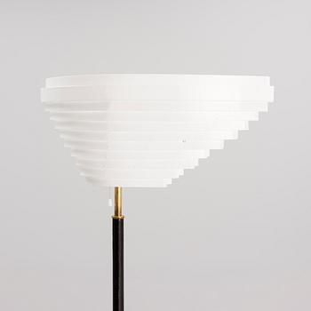 ALVAR AALTO, A FLOOR LAMP, A 805. "Angel's Wing". Manufactured by Valastustyö. Designed in 1954.