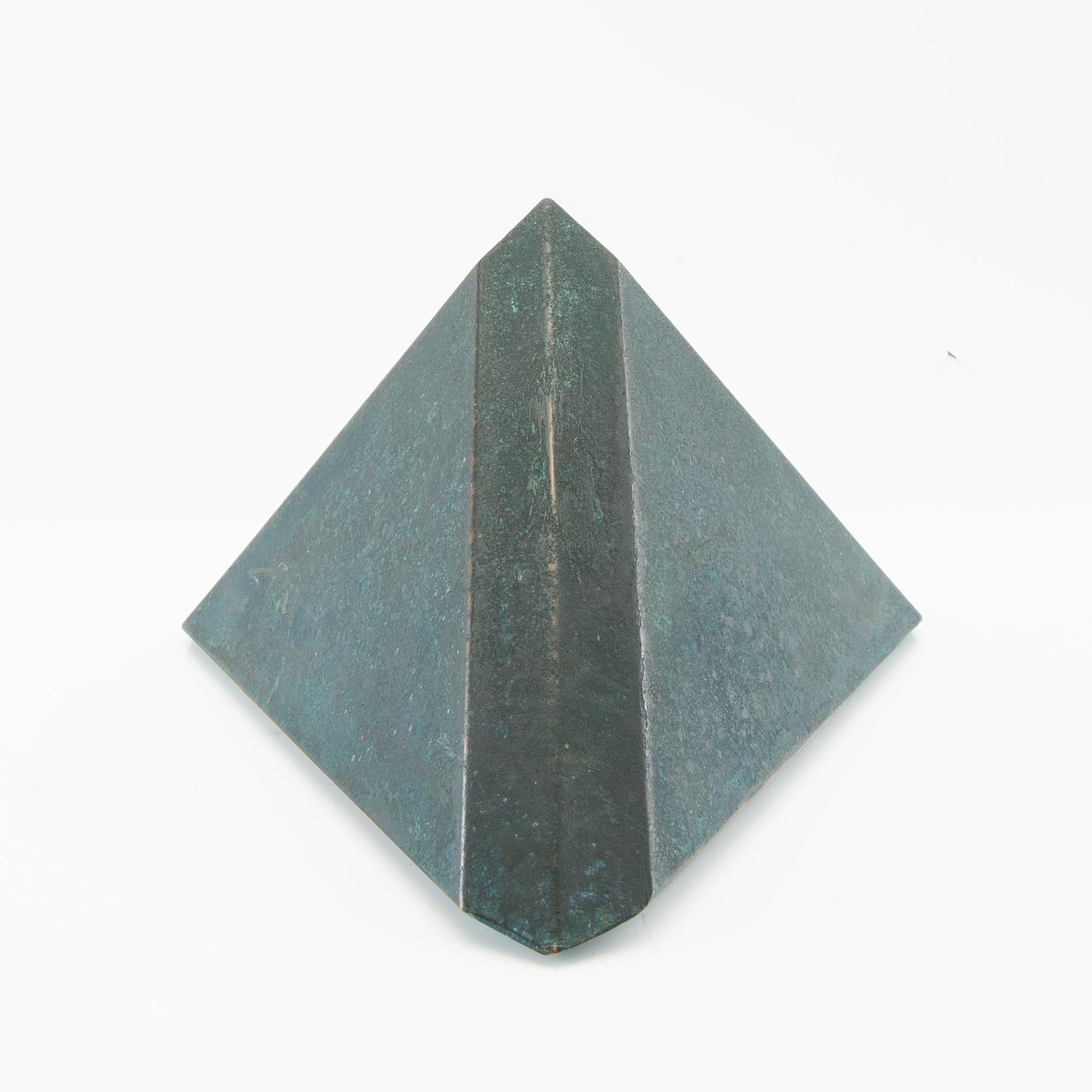 Carl Magnus, sculpture "Tetraed".