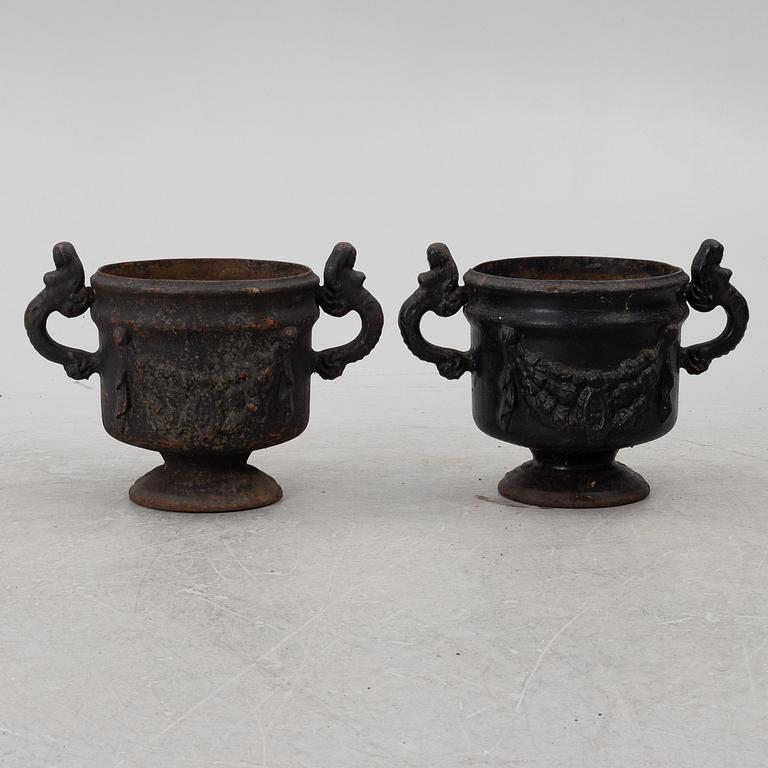 Trädgårdsurnor, ett par, barockstil, 1900-tal.