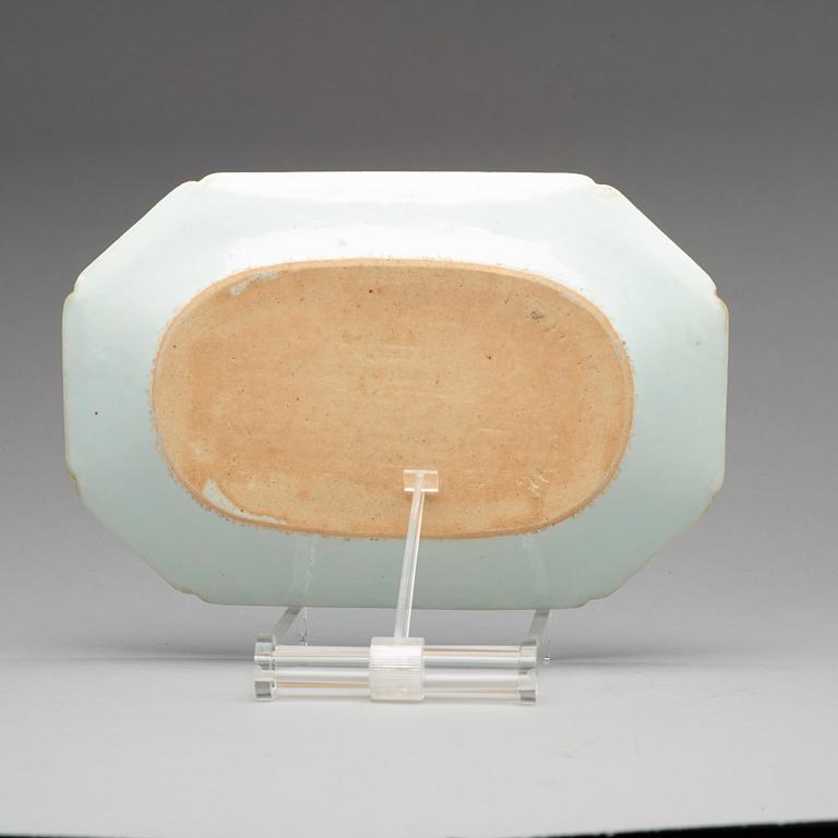 A blue and white serving dish, Qing dynasty, Qianlong (1736-95).