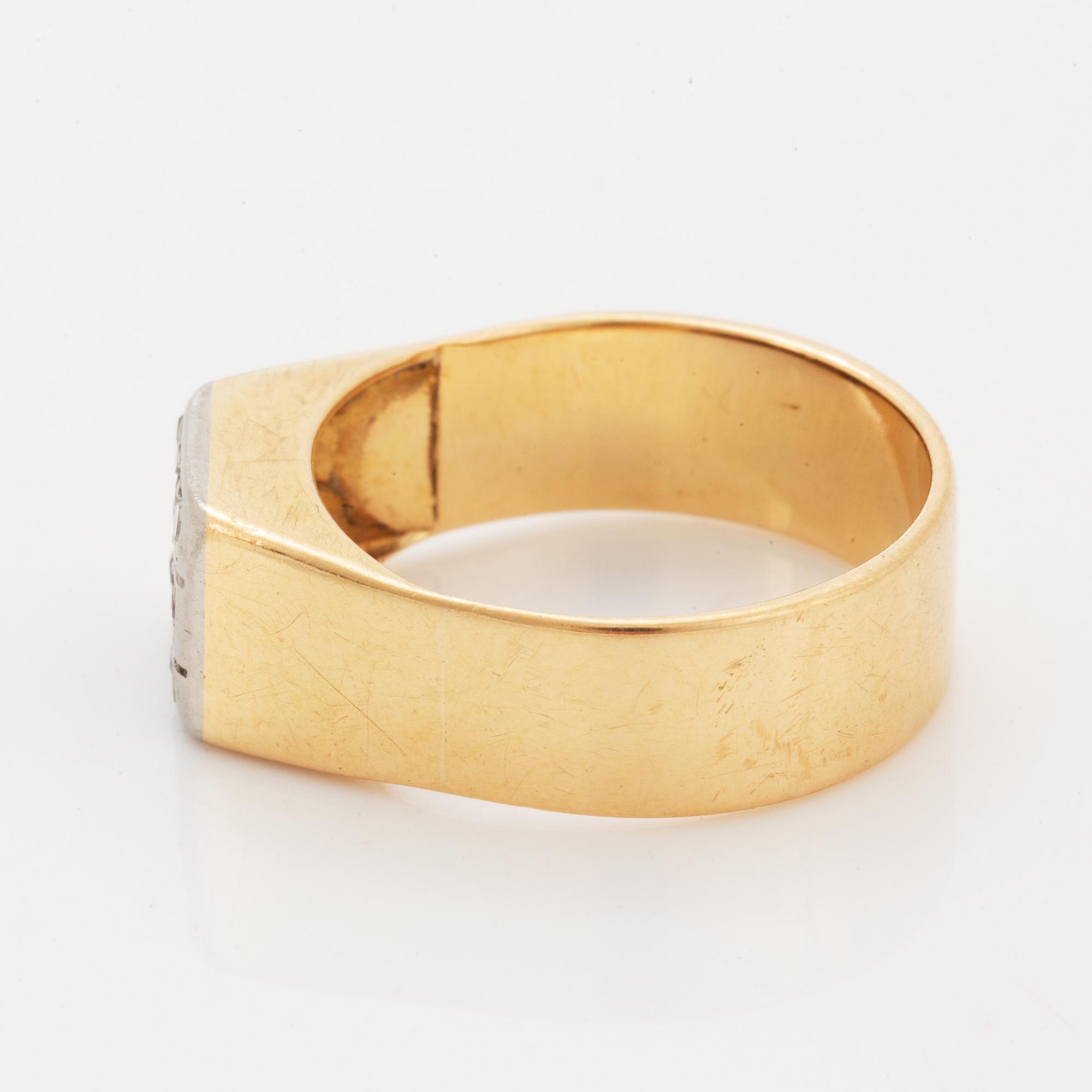 Ring, 18K guld med rubiner och små åttkantslipade diamanter.