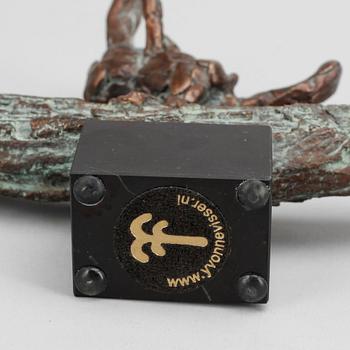 YVONNE VISSER, skulptur, brons, monogramsignerad och numrerad 1/8.