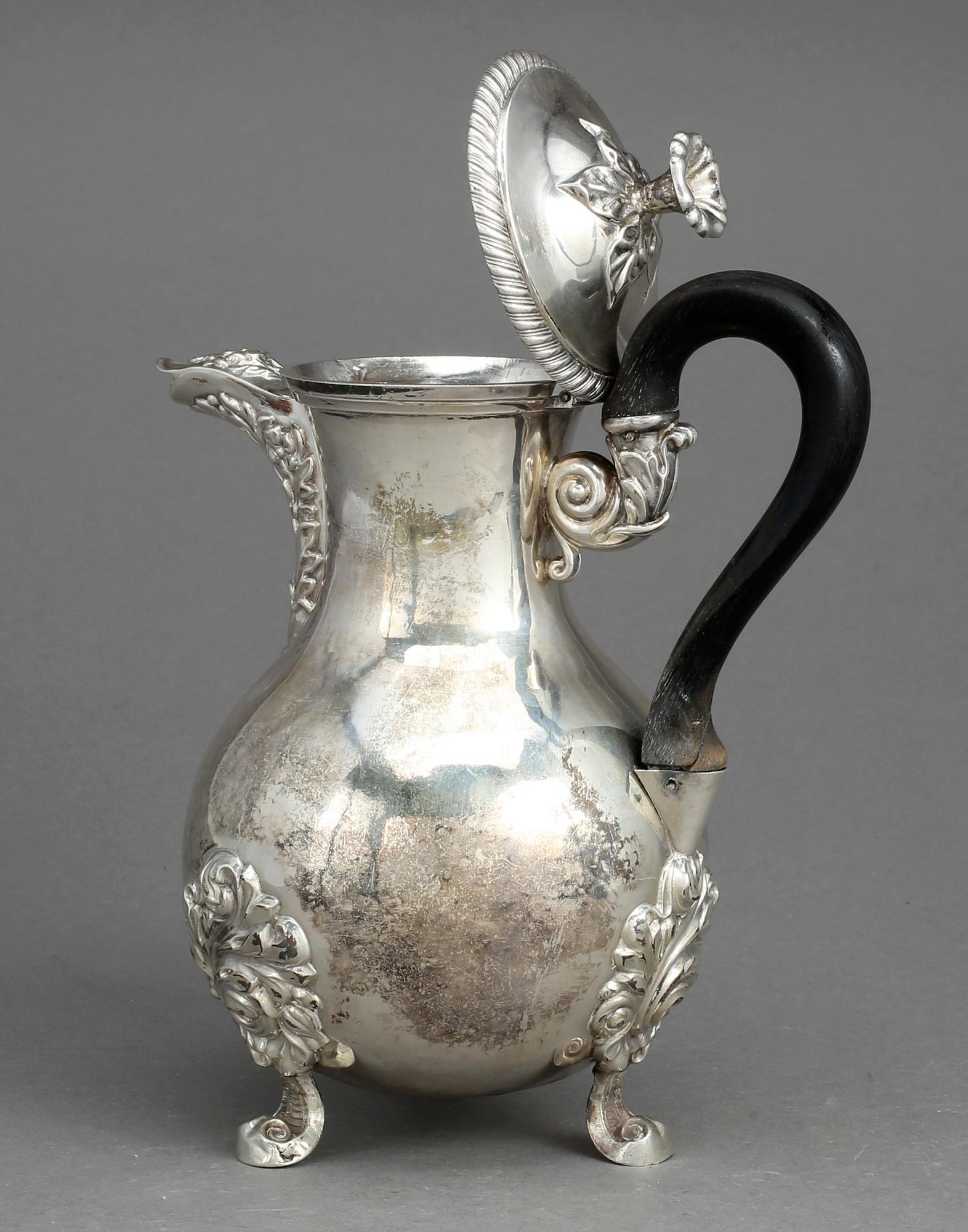 KAFFEKANNA, silver, rokokostil, troligen Francois-Julien Doyen, Paris, Frankrike, mitten 1800-talets. Tot ca 505 g.