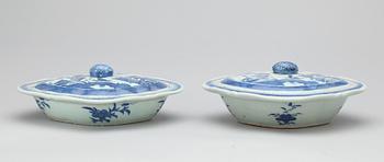 KAROTTER, ett par, porslin, Kina, 1800/1900-tal.