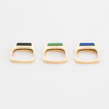 Three rings in 18K gold set with lapis lazuli, onyx and green quartz.