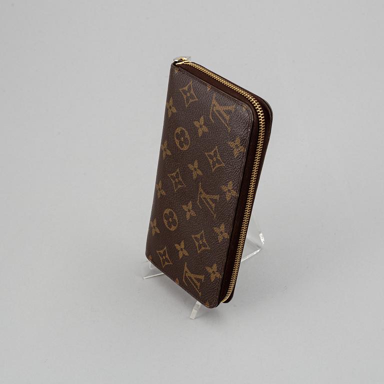 LOUIS VUITTON, a monogram canvas 'Zippy' wallet.