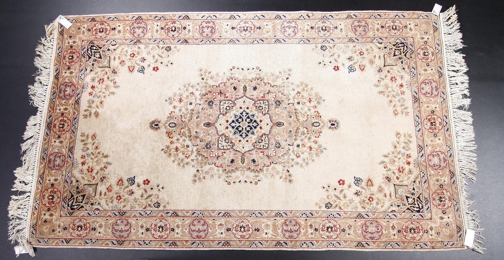 MATTA, orientalisk, ca 145x245.