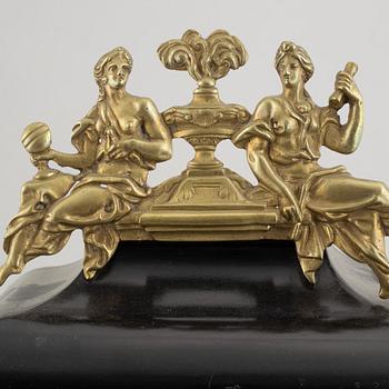 An Austrian mantle clock. by Franz Weiskopf, Vienna, from around the year 1800.