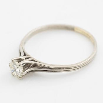 Ring, 18K white gold with brilliant-cut diamond.