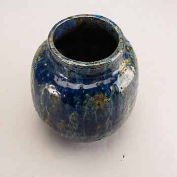 Kyllikki Salmenhaara, a stoneware vase, Arabia, Finland probably 1950s.