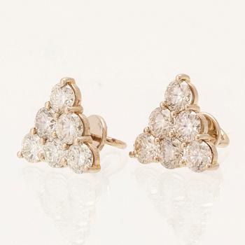Earrings, a pair of 18K white gold with round brilliant-cut diamonds.