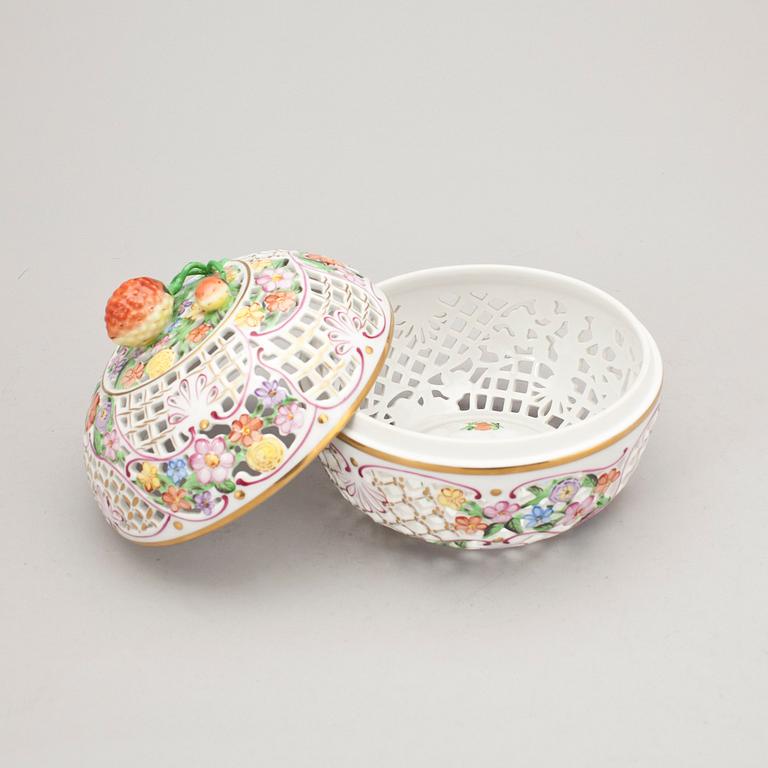 GALLERSKÅL, porslin Herend, Ungern, 1900-tal.