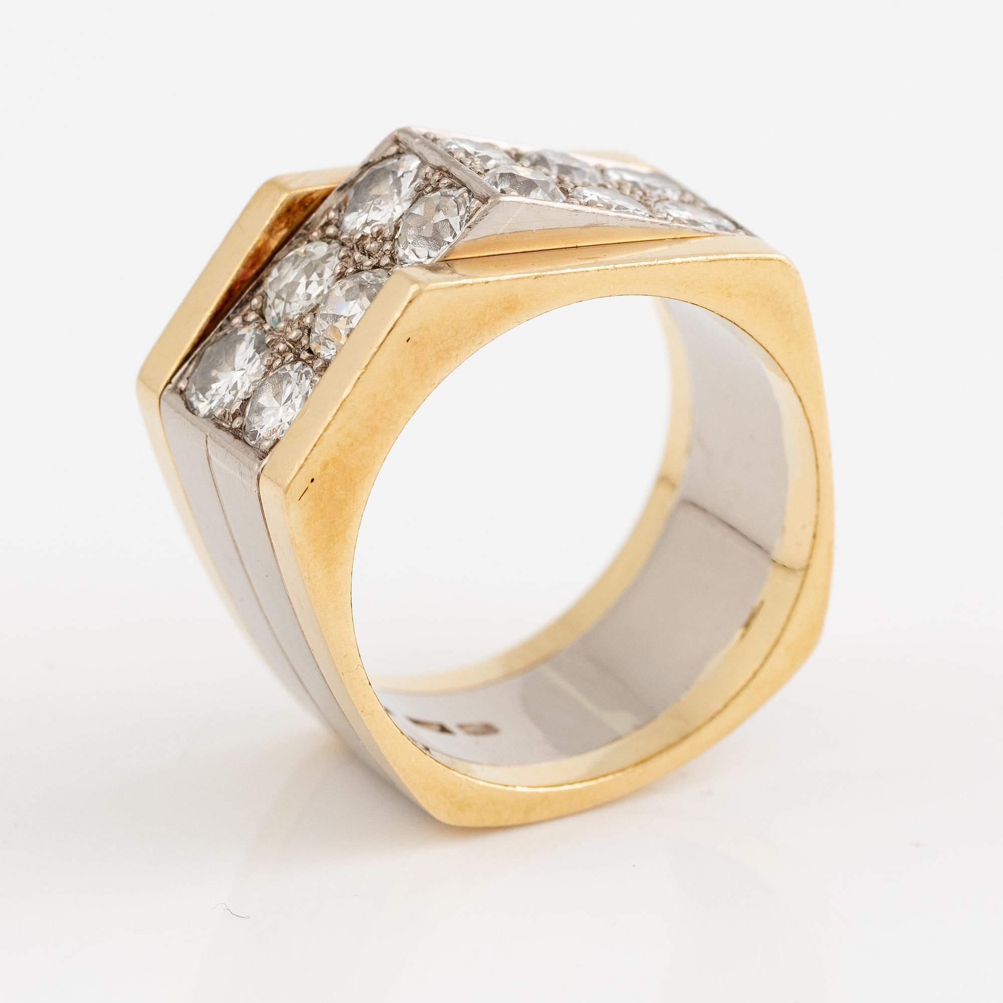 Ring in 18K gold and white gold set with old-cut diamonds.