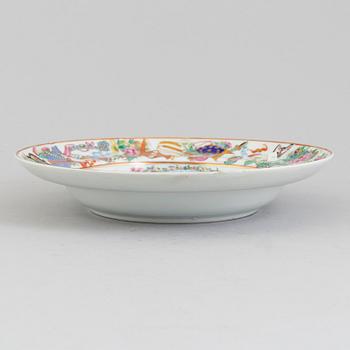 A famille rose porcelain deep dish, Canton, Qing dynasty, 19th century.