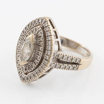 Ring, 18K white gold with a marquise-cut diamond and brilliant-cut diamonds.