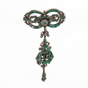 A gilded silver broosch/pendant set with emeralds.