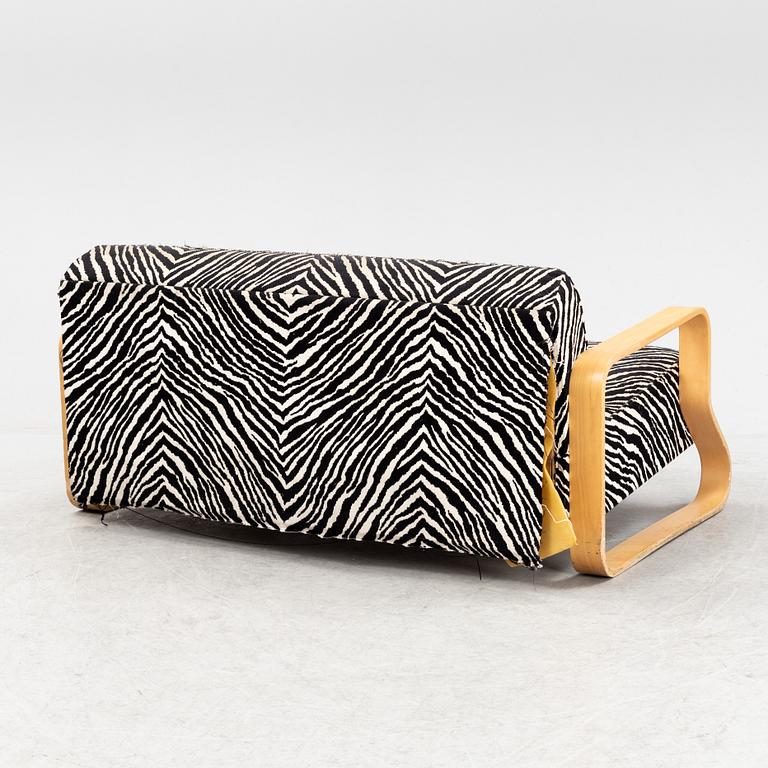 Alvar Aalto, a late 20th century '544' sofa for Artek.