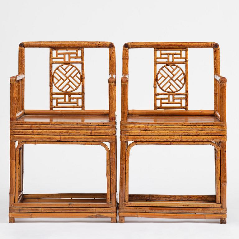 Karmstolar, ett par, fläckig bambu. Qingdynastin, 1800-tal.