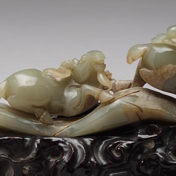 SKULPTURGRUPP, nefrit. Kina.