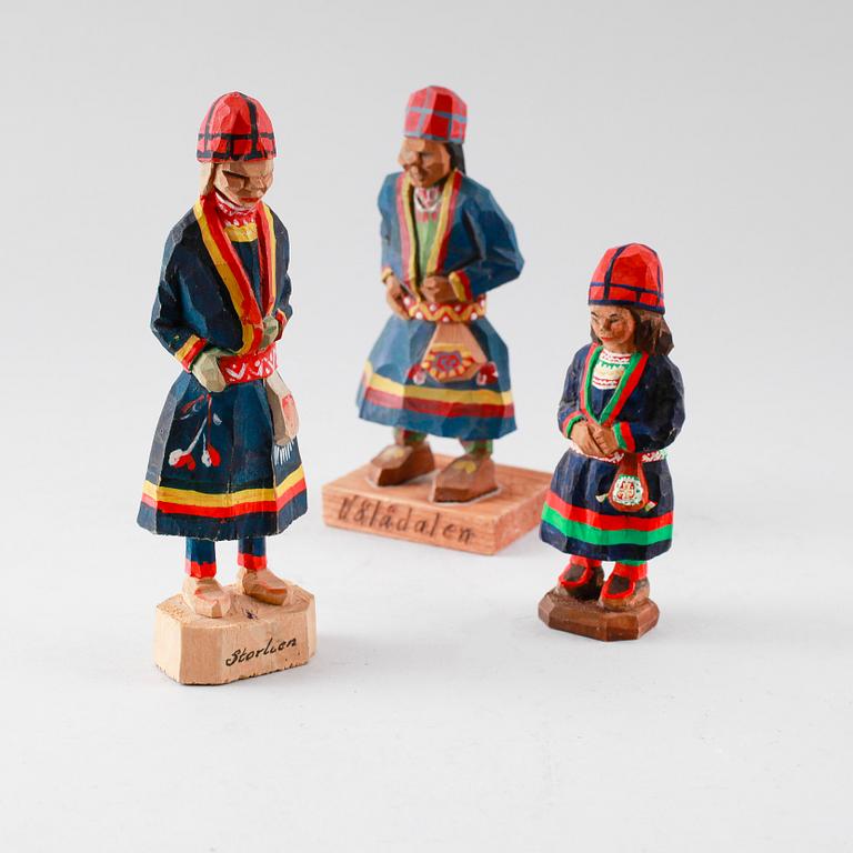 FIGURER, 3 st, skuret trä, bla Torborg Lindberg-Karlsson, 1900-tal.