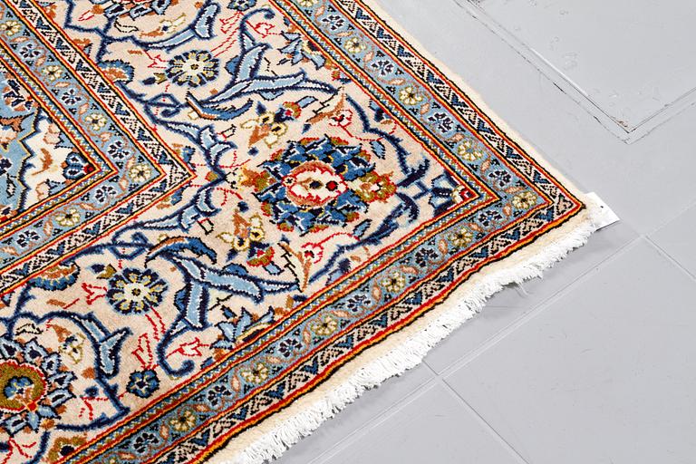 A Keshan rug, 310 x 200 cm.