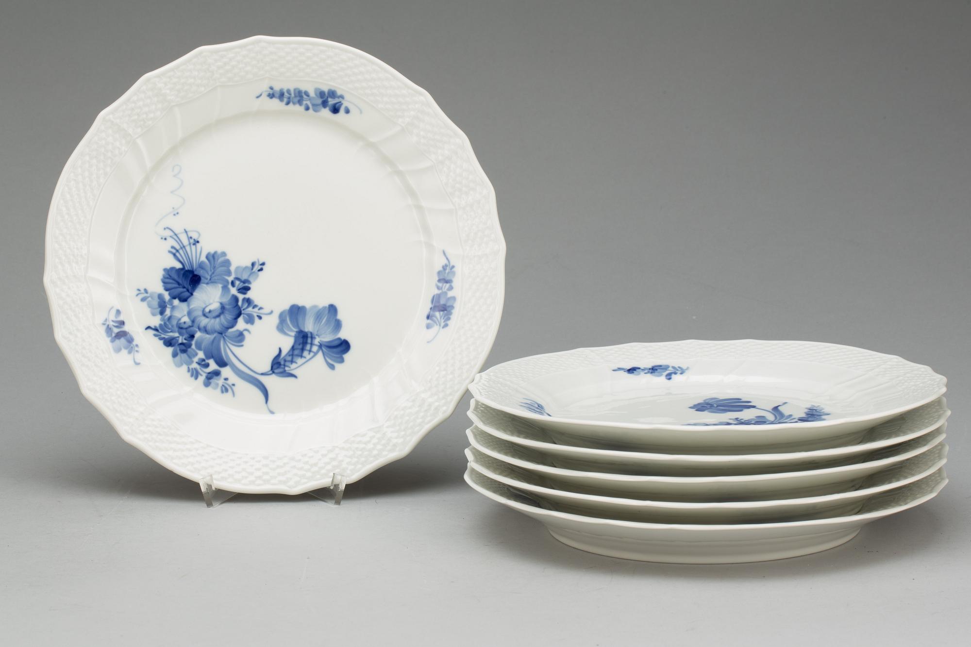 MATSERVIS, 18 delar,  porslin, "Blå blomst", Royal Copenhagen, 1900-talets andra hälft.