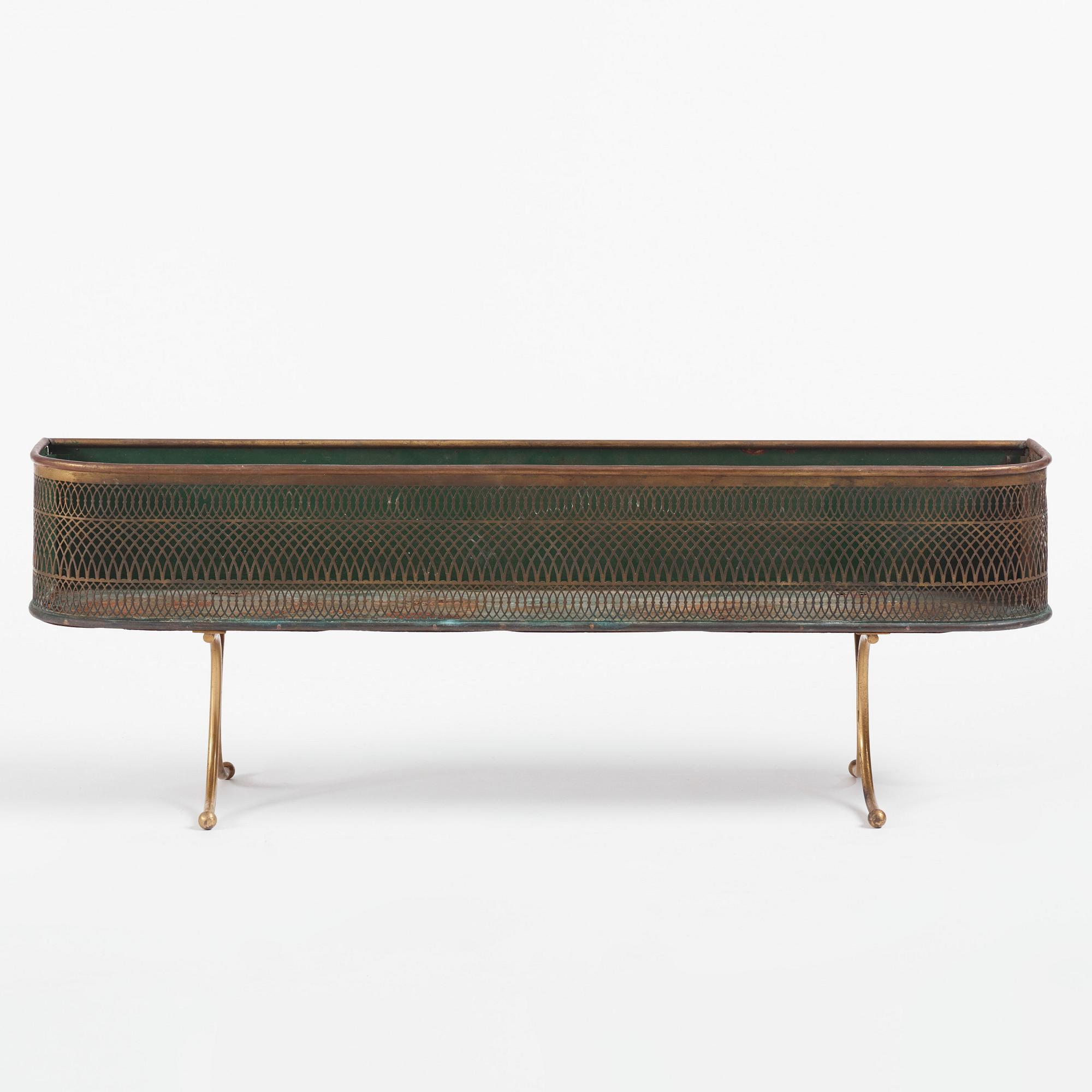 Josef Frank, tillskrivet, blombord på fot, mässing, sannolikt Firma Svenskt Tenn, 1930-tal.