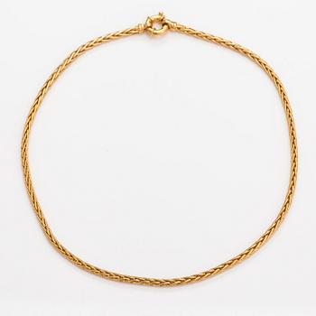 A 14K gold necklace. UNoaerre.