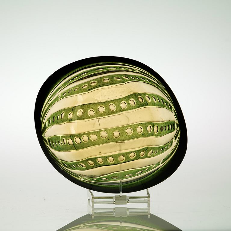 An Edvin Öhrström 'ariel' glass bowl, Orrefors 1948.